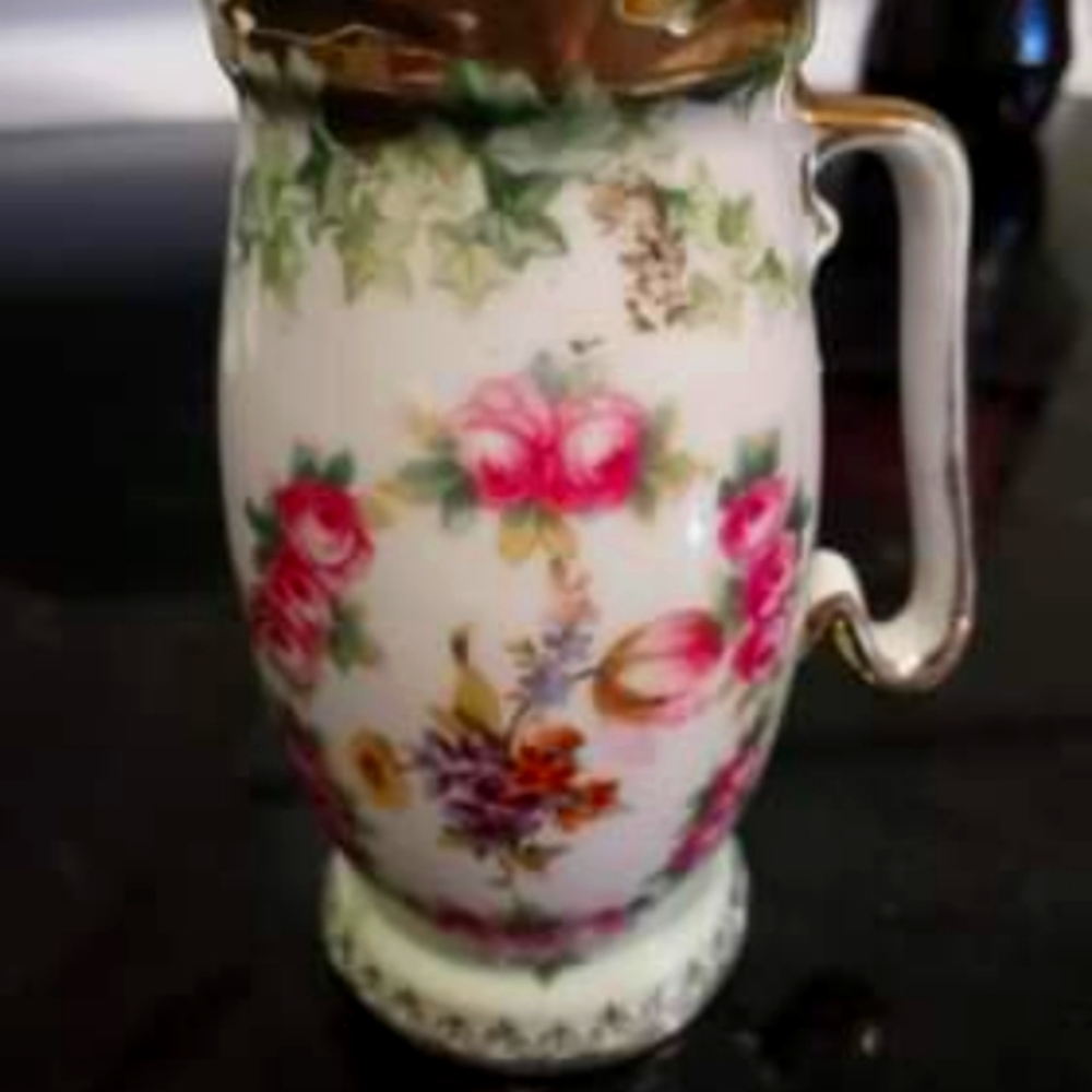 Royal Bayreuth small creamer Rose and Ivy
